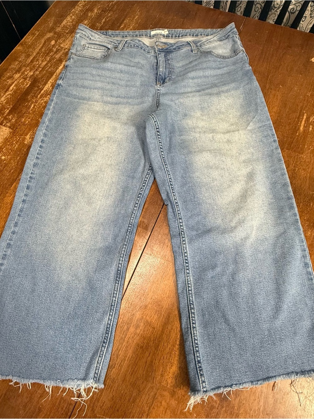 S.O.N.G. Women’s Light Wash Wide Leg Cropped Jeans Size 17/33 Raw Hem